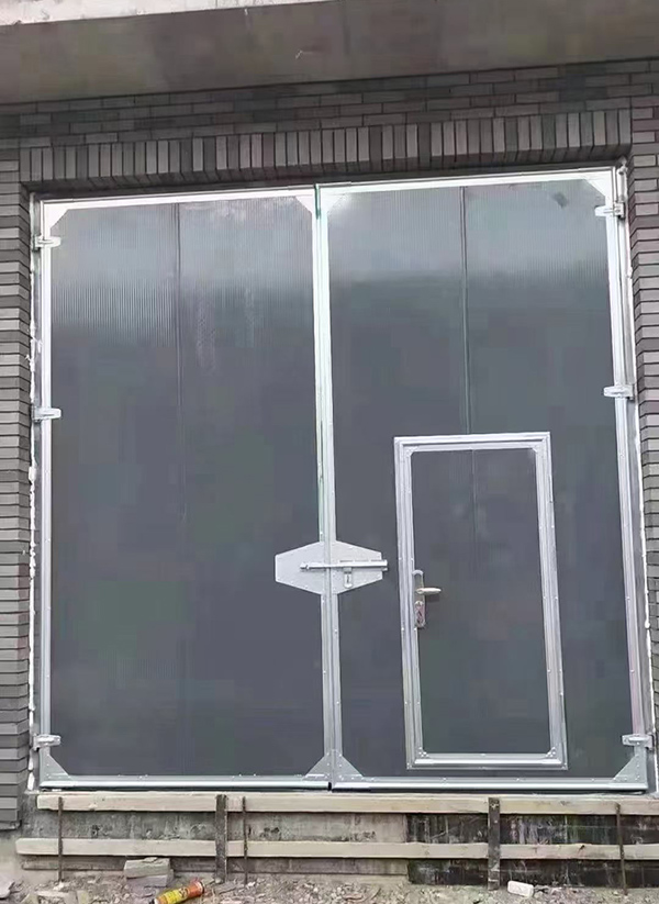 平罗工业平开门在大型设备制造车间的应用实例