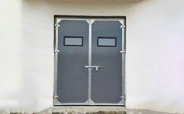 平罗工业门在高温作业区域的运行表现